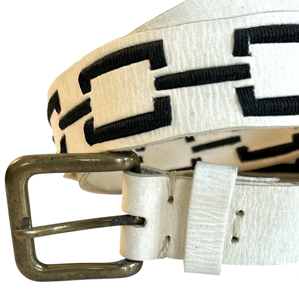 Stick & Ball‎ Corrento Size Large off white leather polo belt. Brass buckle.